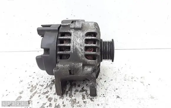 Volkswagen Polo Generator/alternator 03D903025
