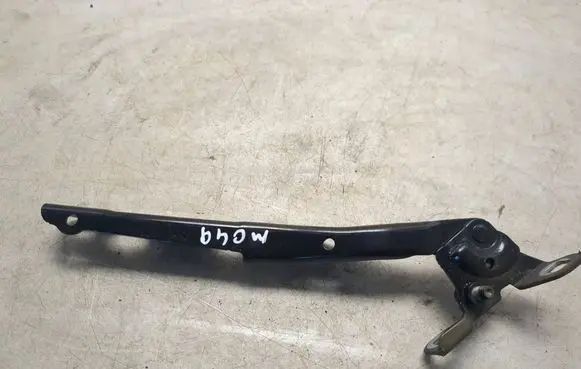 Engine bonnet/hood hinges