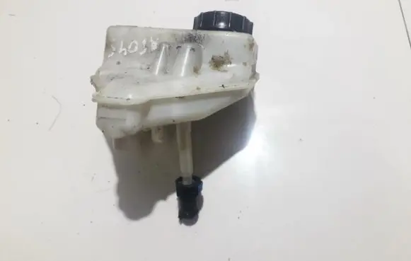 Brake fluid reservoir