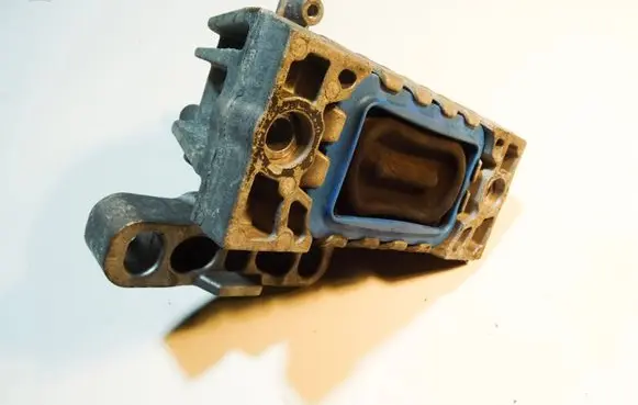 Volkswagen PASSAT B7 Engine mount bracket 1K0199262CR
