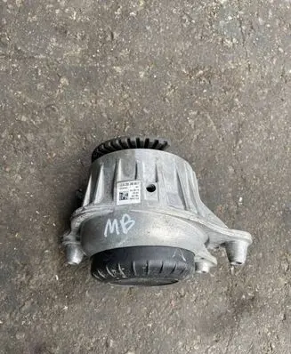 Mercedes-Benz C W205 Engine mount bracket A2052406617 ZGS002