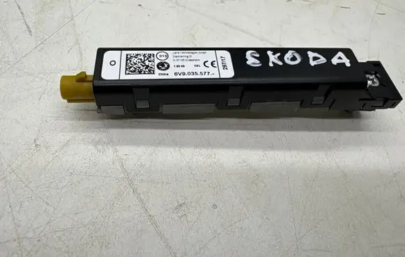 Skoda Fabia Mk3 (NJ) Aerial antenna amplifier 6V9035577