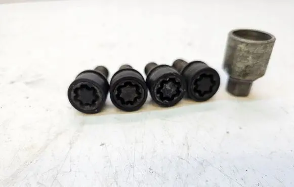 Audi A4 S4 B6 8E 8H Nuts/bolts 