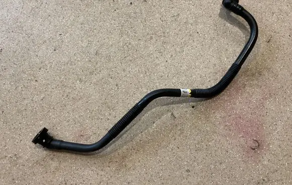 Engine coolant pipe/hose