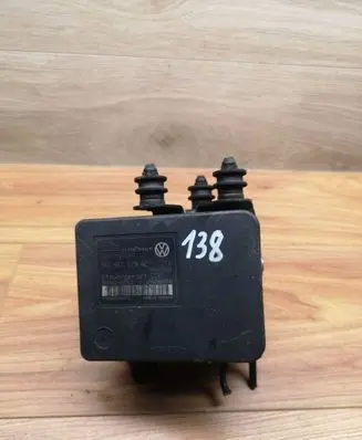 Volkswagen Golf SportWagen ABS Pump 1K0907379AC 00005305H0 10096003593
