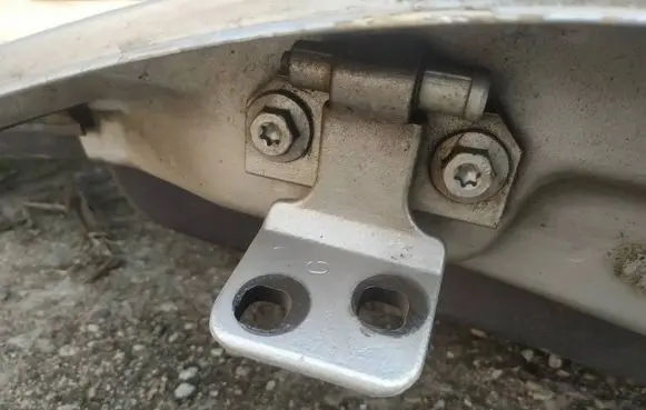 Renault Espace III Rear door lower hinge