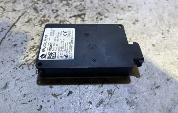 Dodge Challenger Blind spot module 68303025AB 622156991A