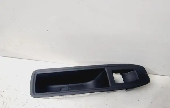 Renault Clio V Rear door window switch trim 829509794R