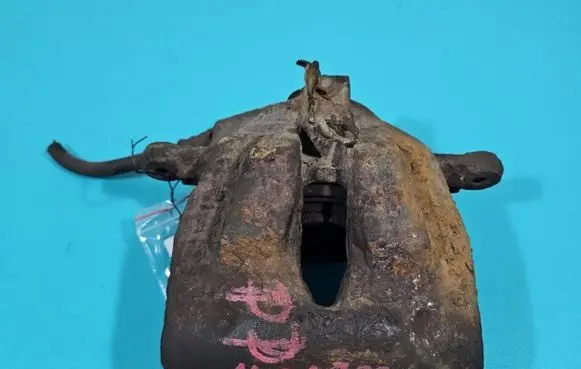 Front brake caliper