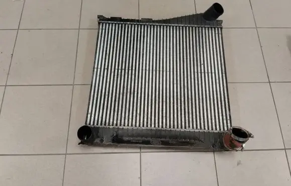 Land Rover Discovery 3 - LR3 Intercooler radiator AH22310100AB