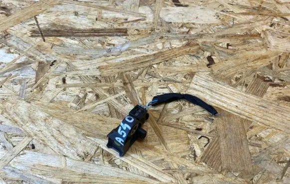 Mercedes-Benz E W213 Airbag deployment crash/impact sensor A2139051300