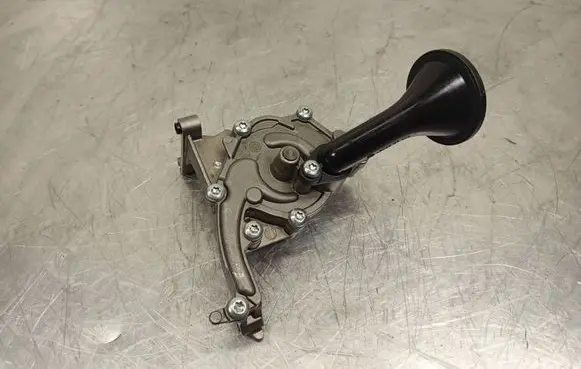 Opel Corsa F Oil pump 9831294580