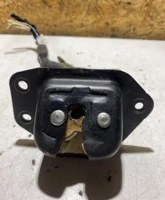 Loading door lock