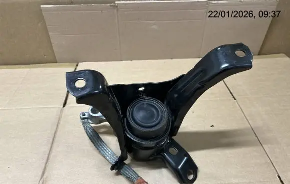Toyota C-HR I Engine mount bracket 