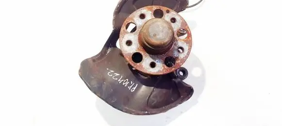 Mercedes-Benz C W203 Front wheel hub