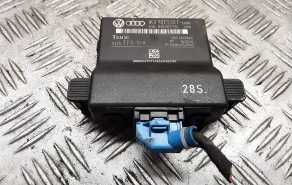 Volkswagen Golf V Door control unit/module 1K0907530F 1K0907951 0325TF9SHA