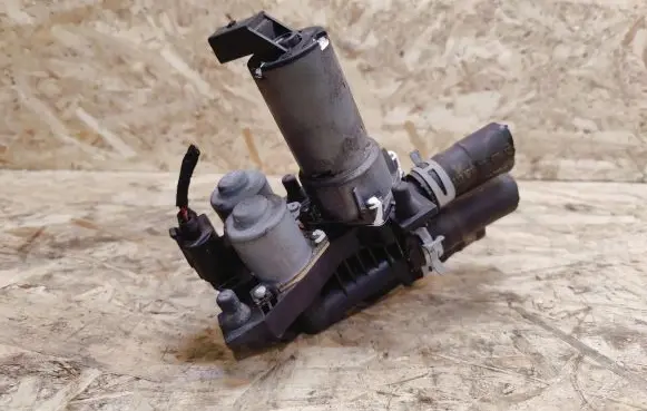 Mercedes-Benz S AMG W220 Coolant heater control valve 2208300084