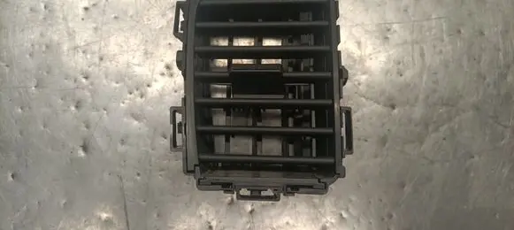 Toyota Proace Dash center air vent grill GEO038445