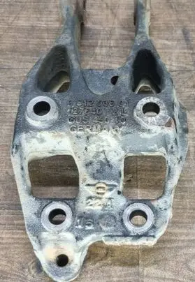 Engine mount bracket