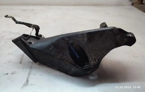 BMW X5 E70 Engine mounting bracket 6787489