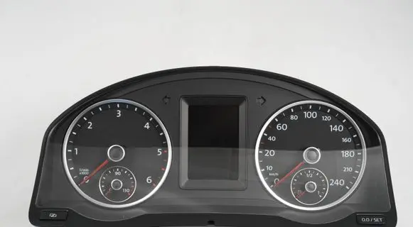 Volkswagen Tiguan Speedometer (instrument cluster) 5N0920872A