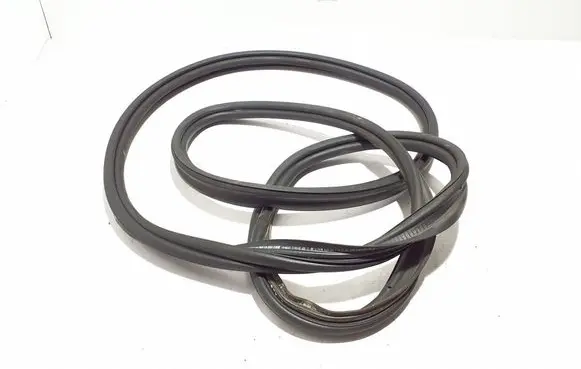 Mercedes-Benz GLC C253 Trunk rubber seal (body) A1647420097