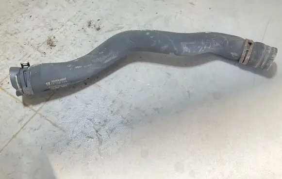 Opel Insignia A Engine coolant pipe/hose 13350532 565563897