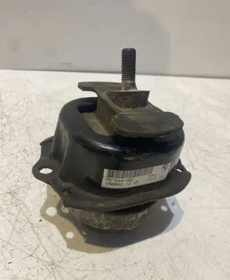 Engine mount bracket