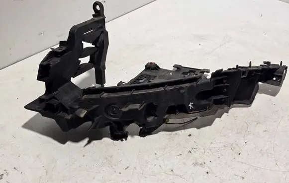 Audi Q5 SQ5 8R Headlight/headlamp mounting bracket 8R0805607
