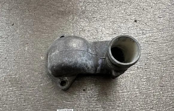Nissan Patrol Y61 Engine coolant pipe/hose 110602W201