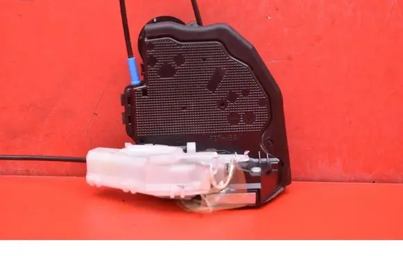 Toyota C-HR I Rear door lock