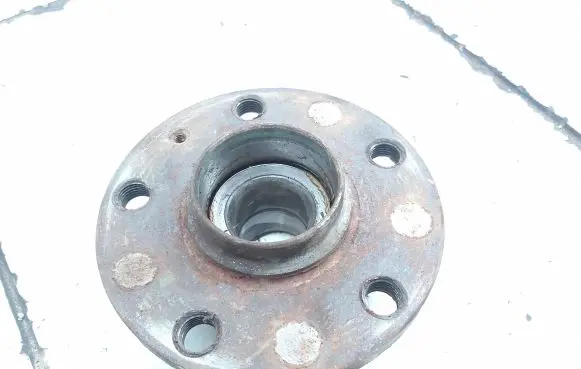 Rear wheel hub
