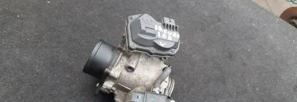 Jaguar XE EGR valve G4D3-5L200-AB