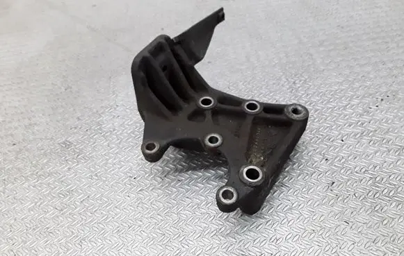 Volkswagen Transporter - Caravelle T4 Power steering pump mounting bracket 074199207