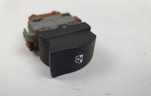 Renault Laguna II Electric window control switch 28082 220507A