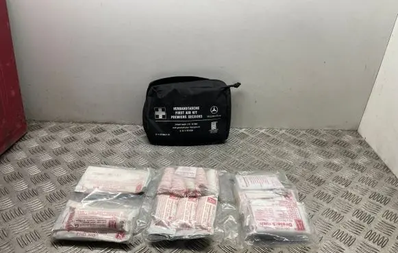 Mercedes-Benz C W204 First aid kit A1698600150