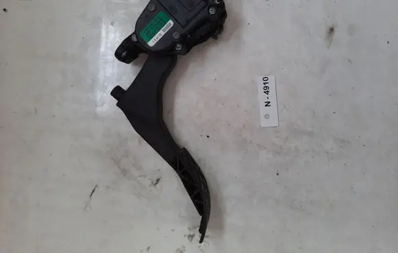 Volkswagen Polo V 6R Accelerator throttle pedal 6Q1721503M