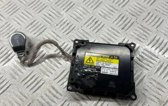Toyota Auris 150 Xenon control unit/module 8596752020 0311000296