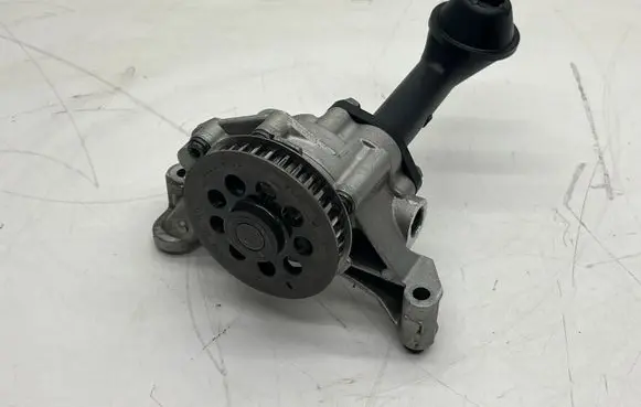 Volkswagen Polo V 6R Oil pump 03L115105B 9912161204 CAY