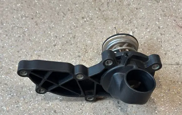 Audi A7 S7 4G Thermostat/thermostat housing 06E121111T