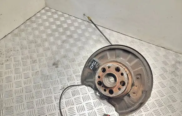 Rear wheel hub spindle/knuckle