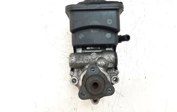 BMW 5 E60 E61 Power steering pump 7693974