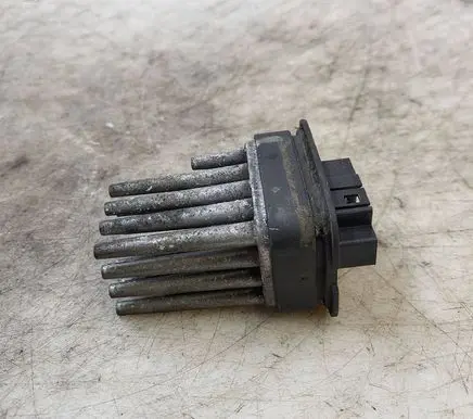Opel Zafira B Coolant fan relay 52488536