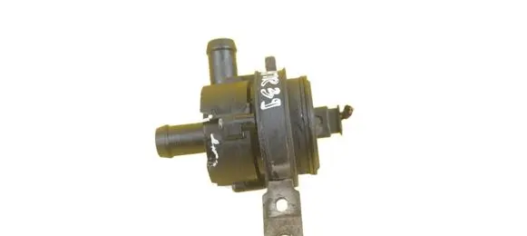 Mercedes-Benz A W176 Water pump A2465040140 651930