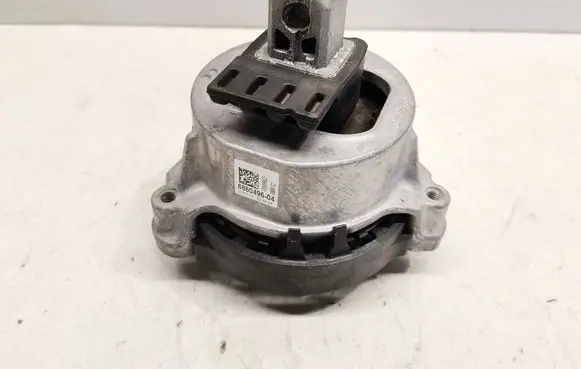 Engine mount bracket