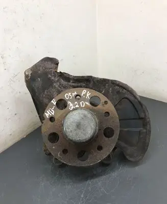 Mercedes-Benz E W211 Front wheel hub