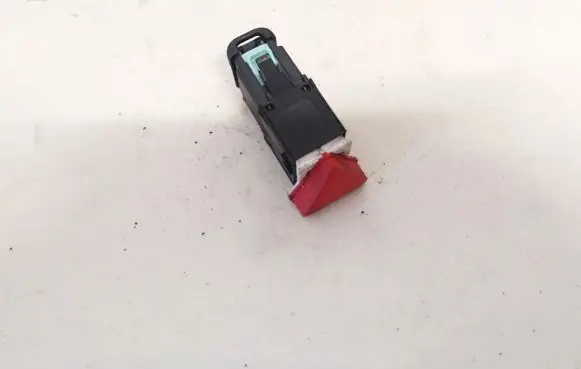 Volkswagen Golf V Hazard light switch