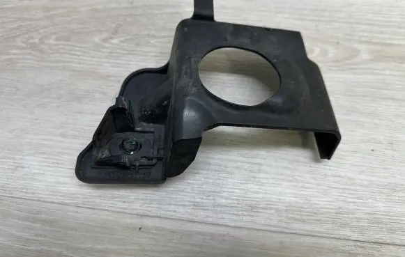 Volkswagen Touareg II Front bumper mounting bracket 7P6807897B