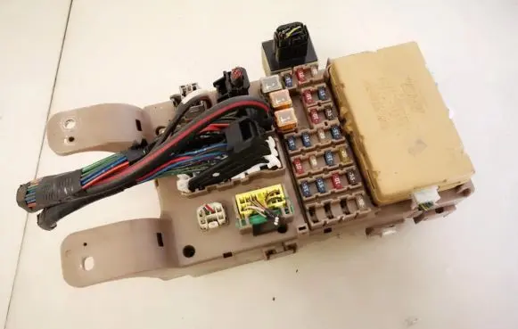 Toyota Corolla Verso E121 Fuse box set 8264113040 82641-13040