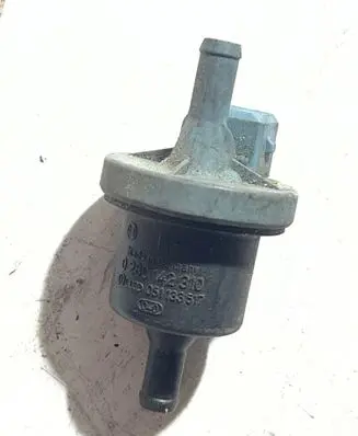 Volkswagen Polo III 6N 6N2 6NF Valve vacuum 0280142310 051133517